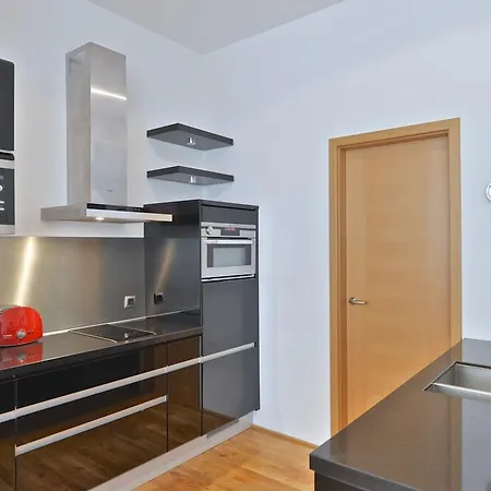 Guestin 2room At Londynska Apartment *